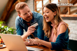 Buen Fin se acerca 12 trucos para comprar con seguridad y sin endeudarte. Cómo comparar TAE vs. MSI, evitar sitios falsos y usar alertas de precio; integra buenas prácticas de ciberseguridad